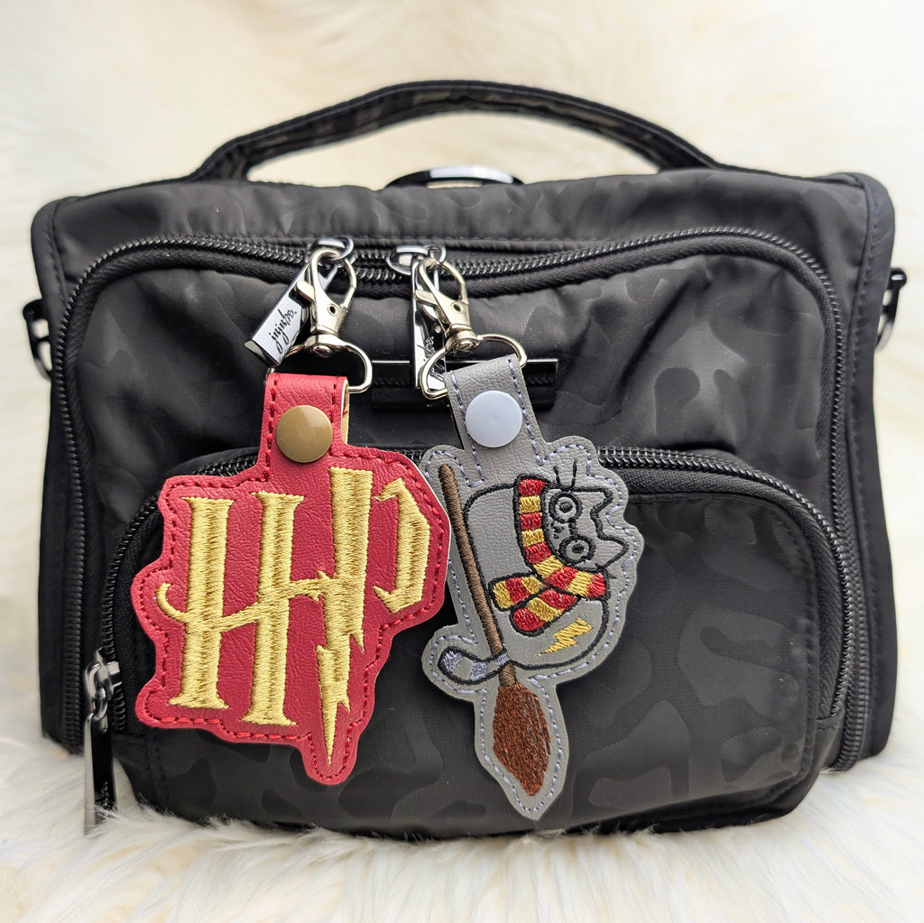 Wizard Chonky Cat Snap Tab Keychain