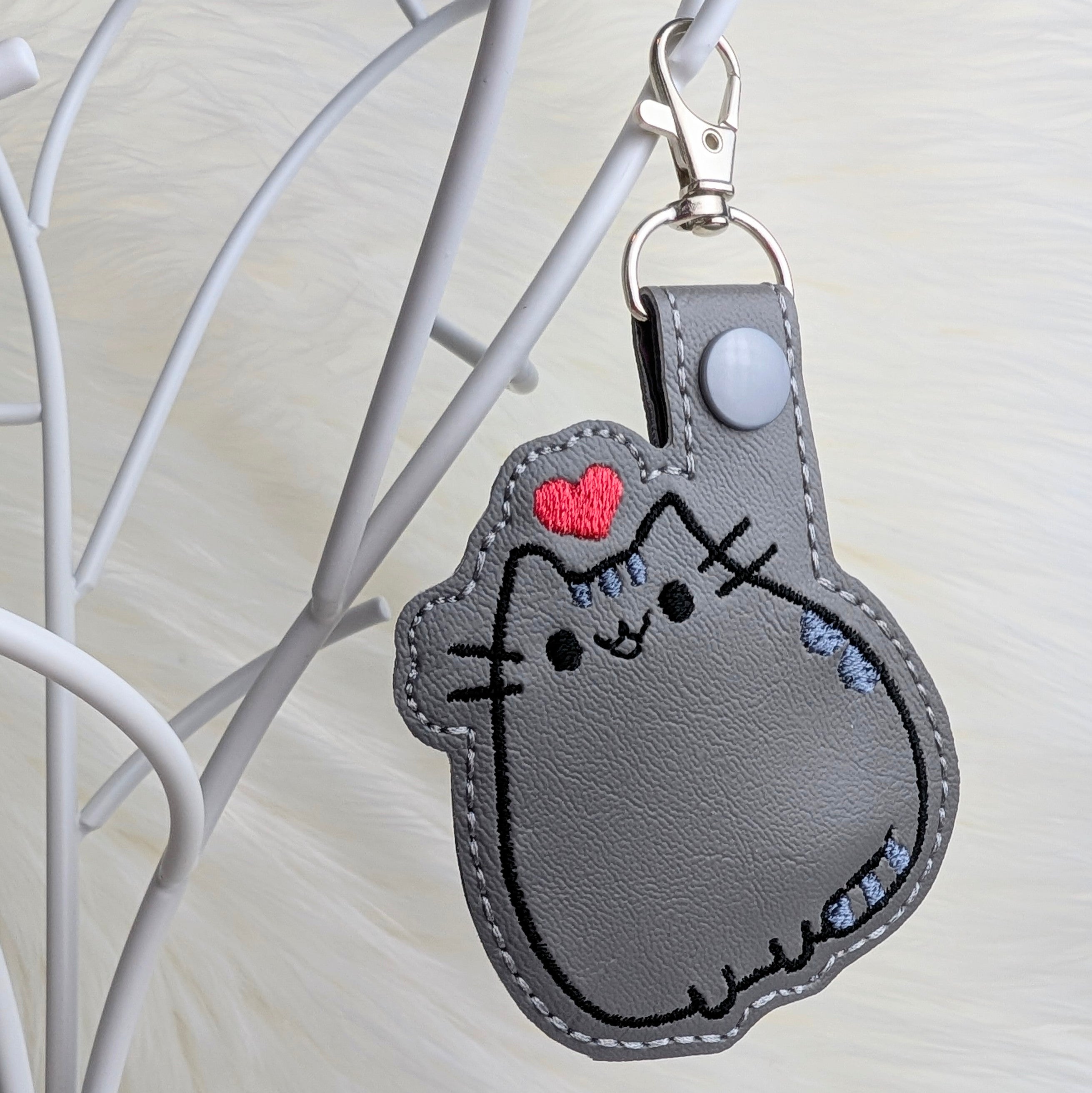 Chonky Grey Cat Snap Tab Keychain