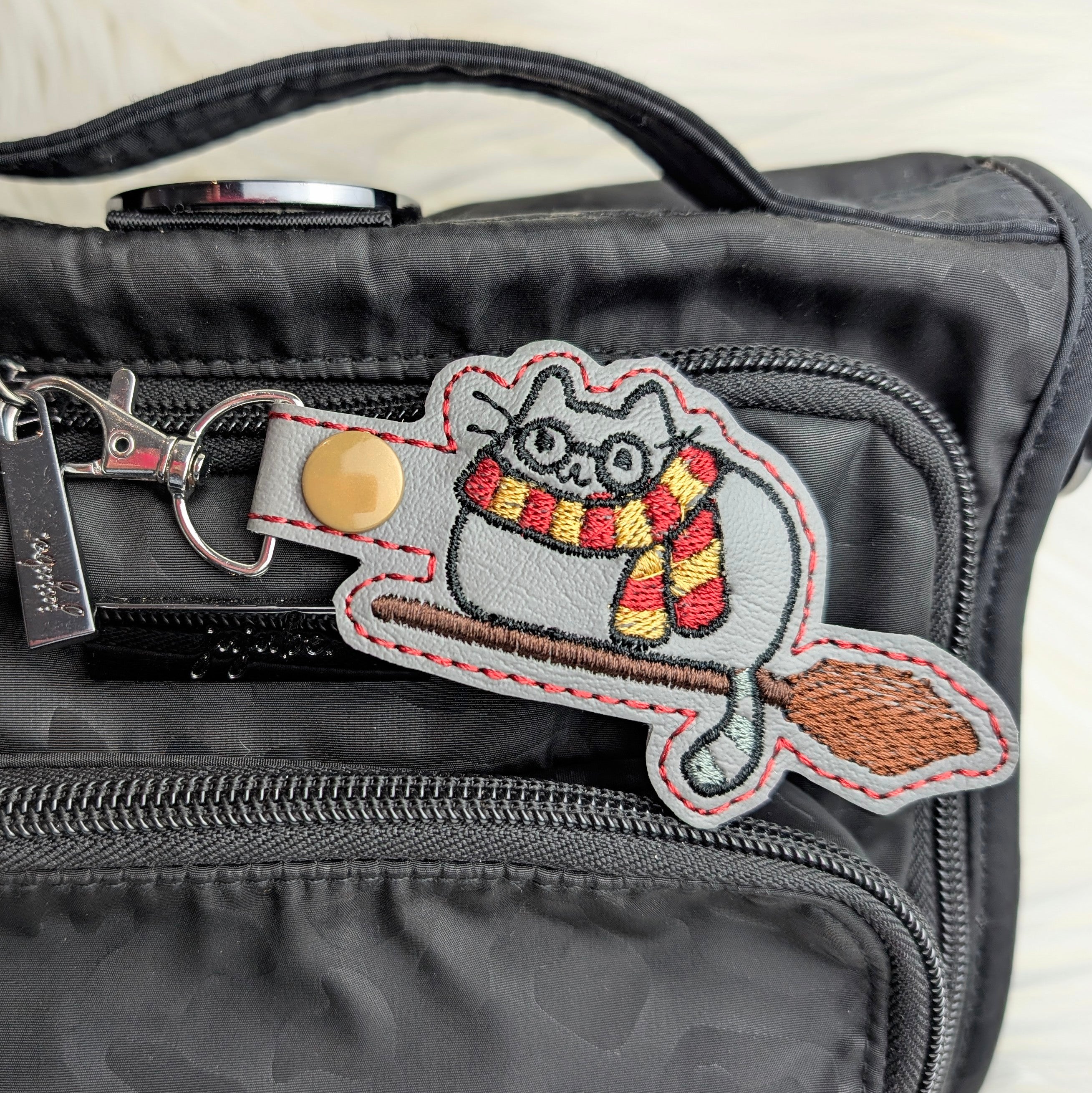 Wizard Chonky Cat Snap Tab Keychain