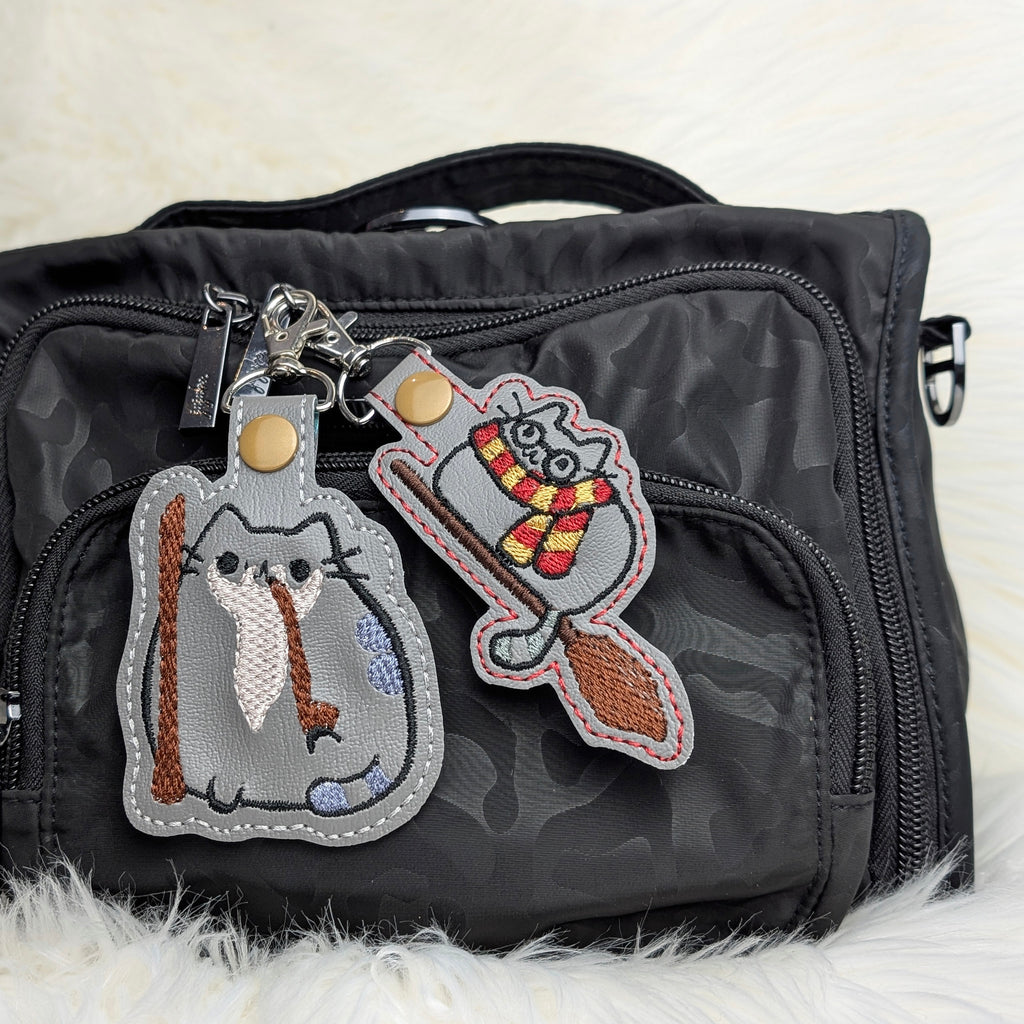 Wizard Chonky Cat Snap Tab Keychain
