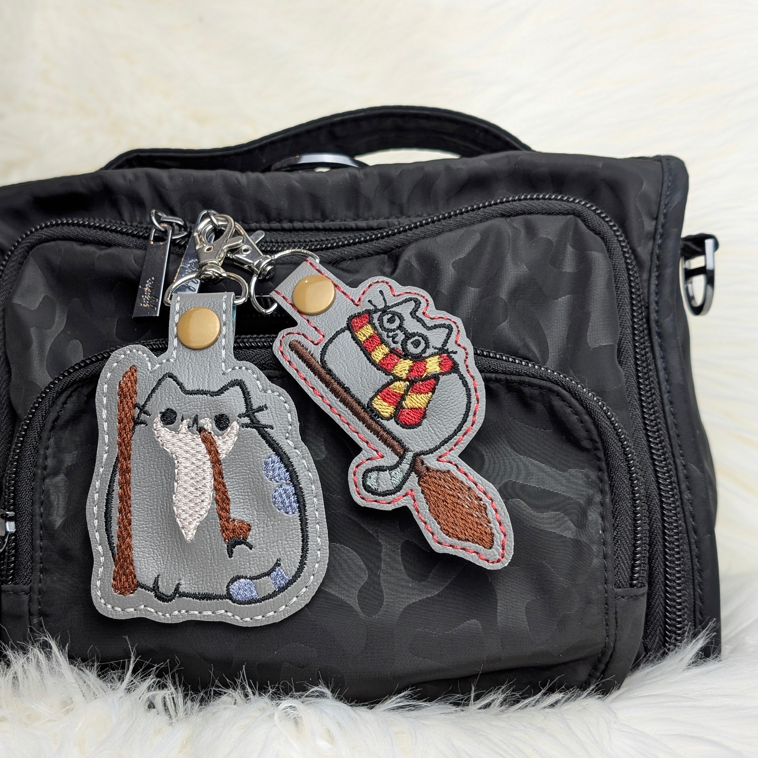 Wizard Chonky Cat Snap Tab Keychain