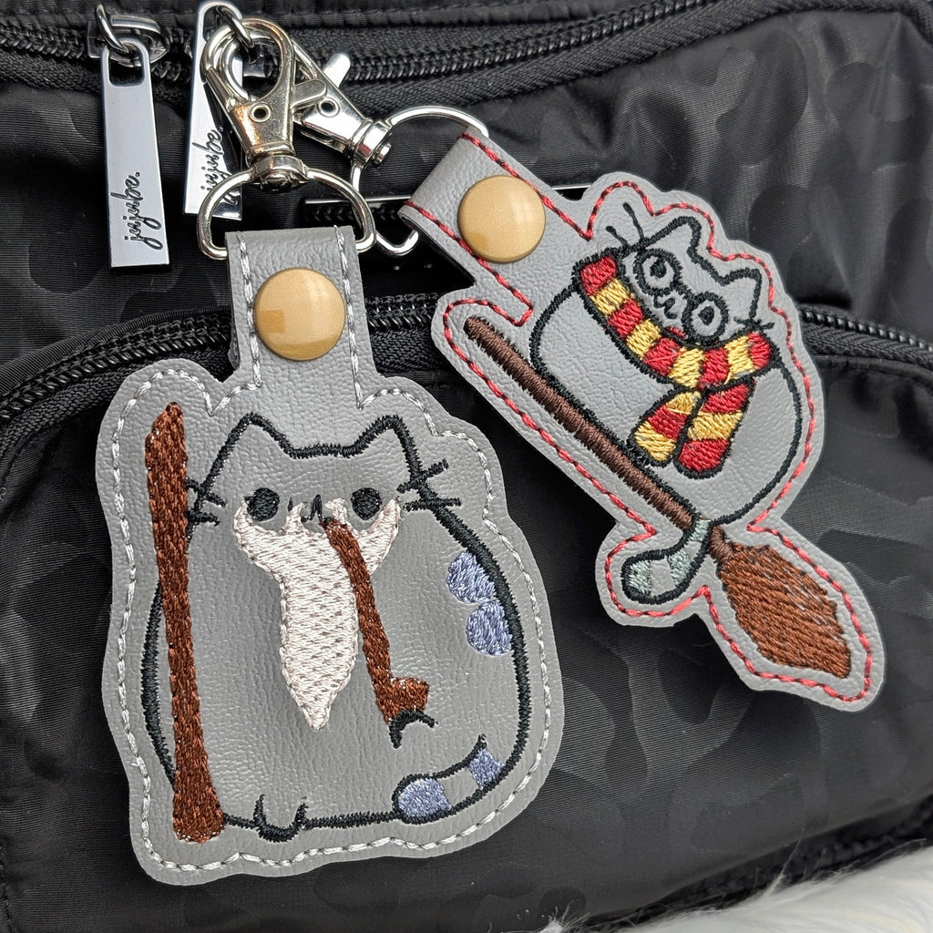 Wizard Chonky Cat Snap Tab Keychain