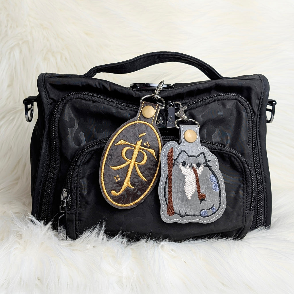 Wizard Chonky Cat Snap Tab Keychain