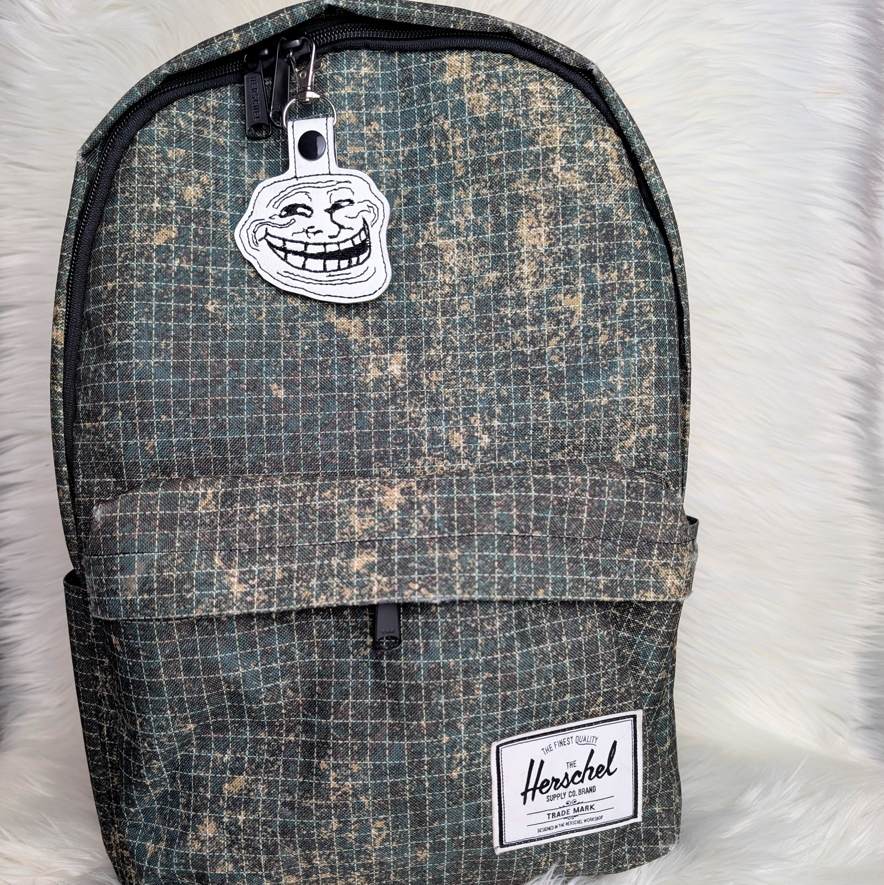 Classic Internet Meme Face Snap Tab Keychain